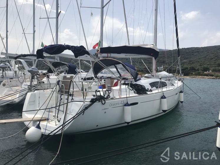 Oceanis 43 - Yacht Charter Sailica