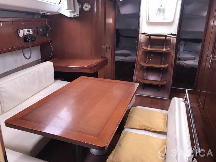Oceanis 43 - Yacht Charter Sailica