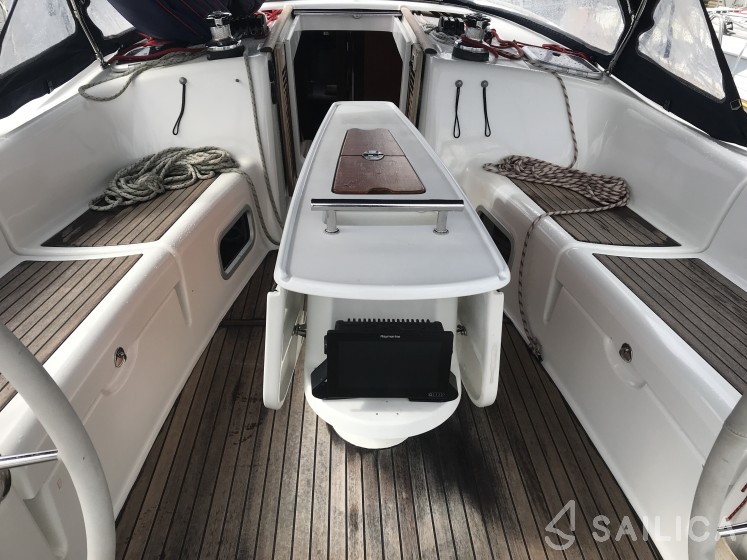 Oceanis 43 - Yacht Charter Sailica