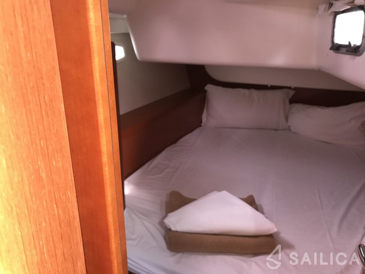 Oceanis 43 - Yacht Charter Sailica