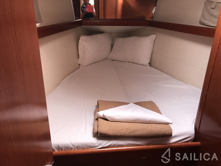 Oceanis 43 - Yacht Charter Sailica