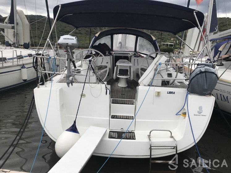 Oceanis 43 - Yacht Charter Sailica