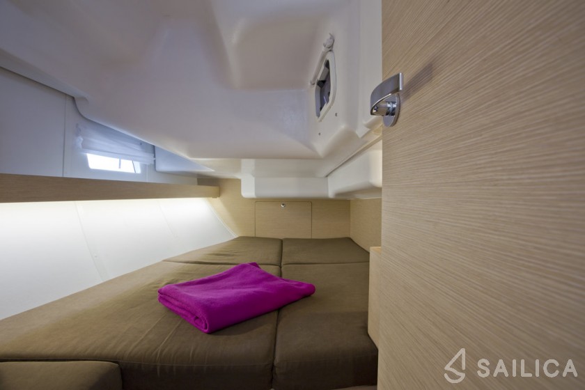 Elan 40 Impression - Yacht Charter Sailica