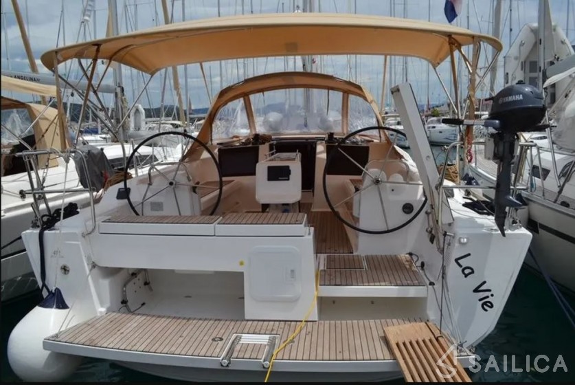 Dufour 412 GL - Yacht Charter Sailica