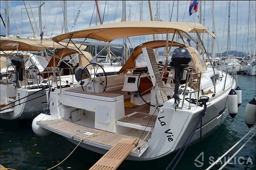 Dufour 412 GL - Yacht Charter Sailica