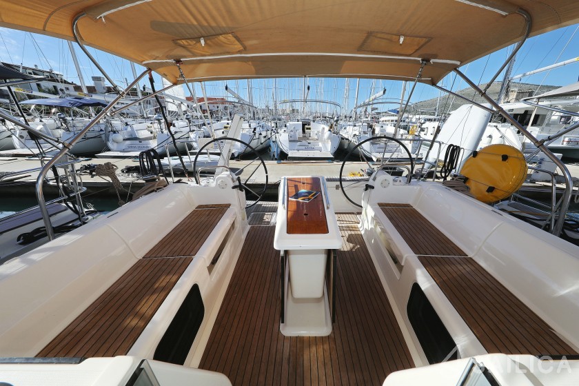 Dufour 412 GL - Yacht Charter Sailica