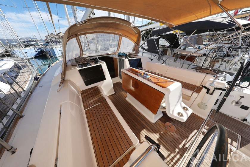 Dufour 412 GL - Yacht Charter Sailica