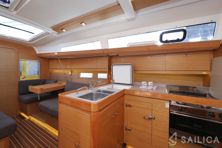 Dufour 412 GL - Yacht Charter Sailica