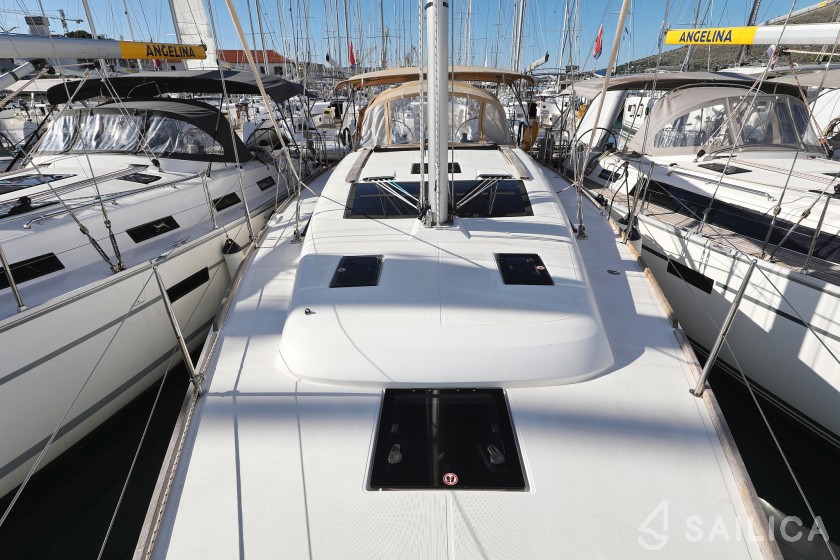Dufour 412 GL - Yacht Charter Sailica