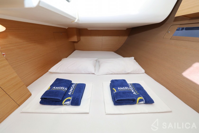 Dufour 412 GL - Yacht Charter Sailica