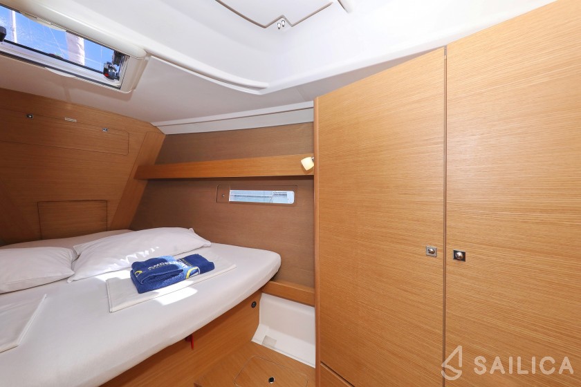 Dufour 412 GL - Yacht Charter Sailica