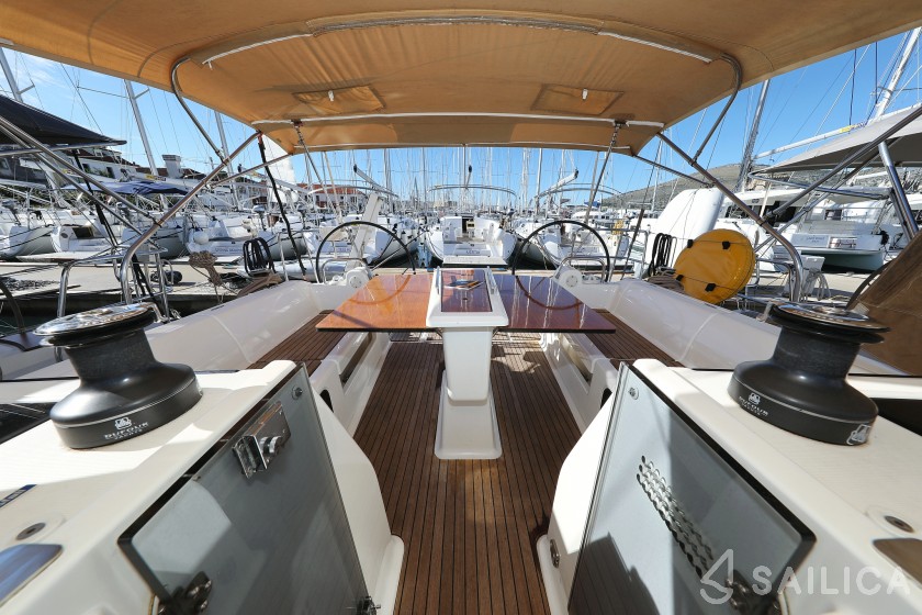 Dufour 412 GL - Yacht Charter Sailica