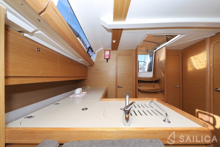 Dufour 412 GL - Yacht Charter Sailica
