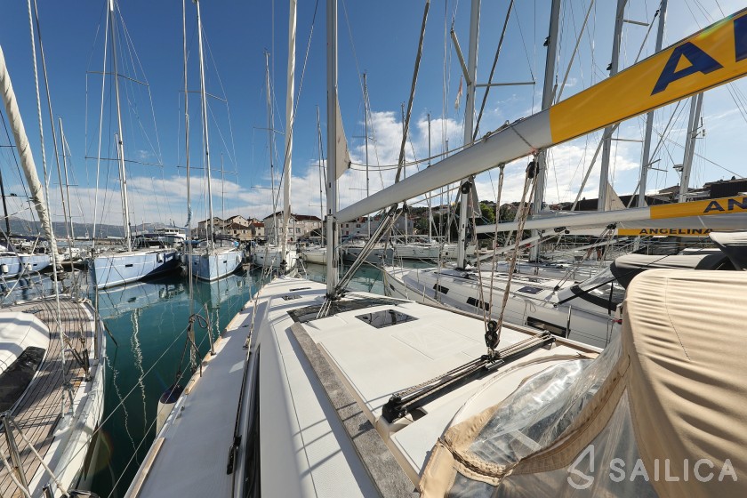 Dufour 412 GL - Yacht Charter Sailica