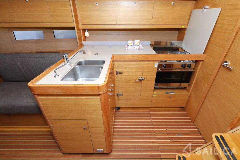 Dufour 412 GL - Yacht Charter Sailica