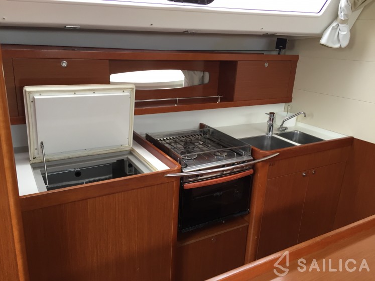 Oceanis 50 Family - Yacht Charter Sailica