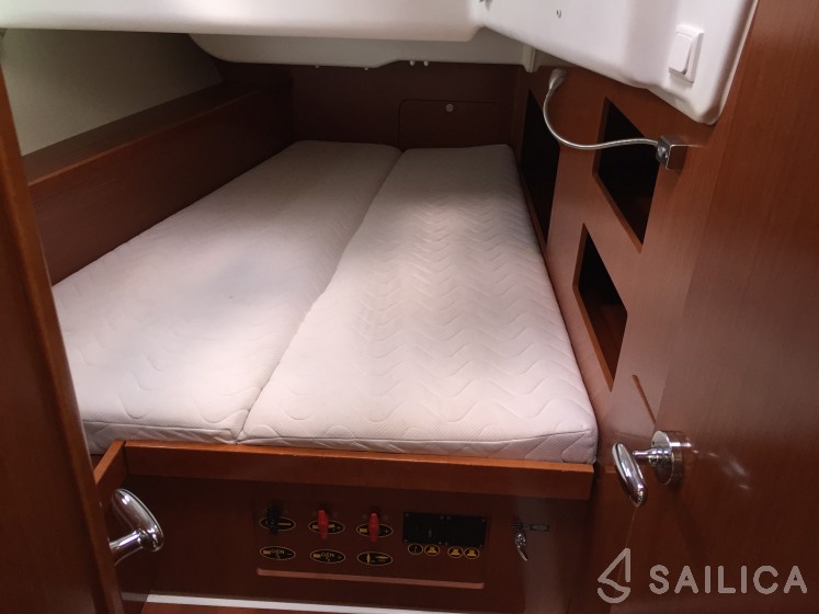 Oceanis 50 Family - Yacht Charter Sailica