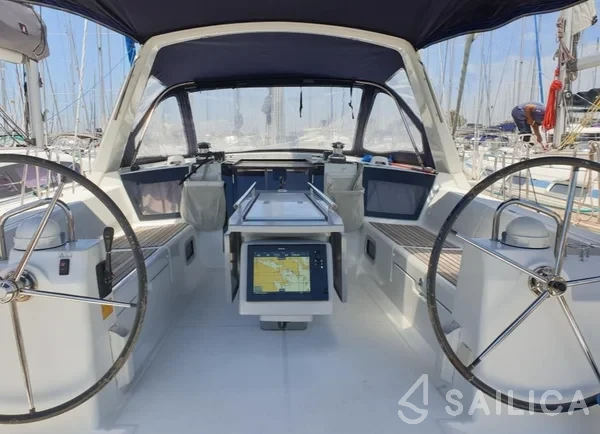 Oceanis 41 - Yacht Charter Sailica