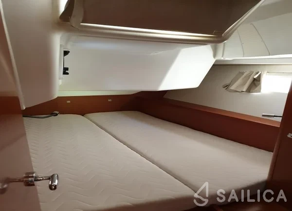 Oceanis 41 - Yacht Charter Sailica