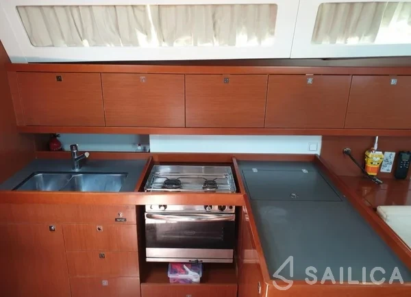 Oceanis 41 - Yacht Charter Sailica