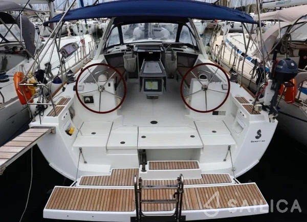 Oceanis 41 - Yacht Charter Sailica
