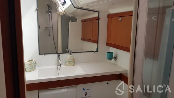 Oceanis 46 - Yacht Charter Sailica