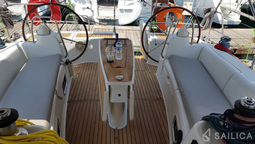 Oceanis 46 - Yacht Charter Sailica
