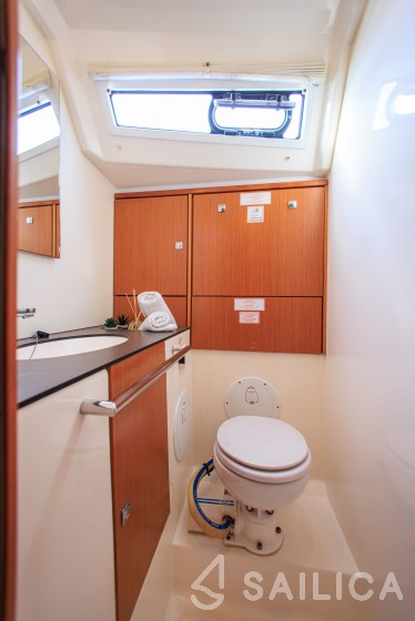 Bavaria Cruiser 46 - Yacht Charter Sailica