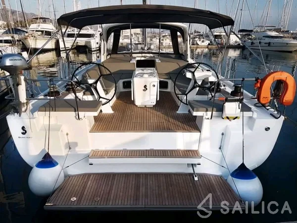 Oceanis 51.1 - Yacht Charter Sailica