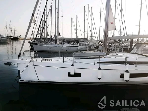Oceanis 51.1 - Yacht Charter Sailica