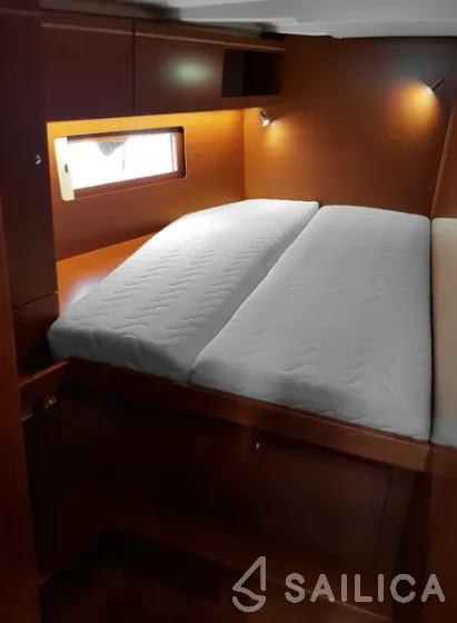 Oceanis 51.1 - Yacht Charter Sailica