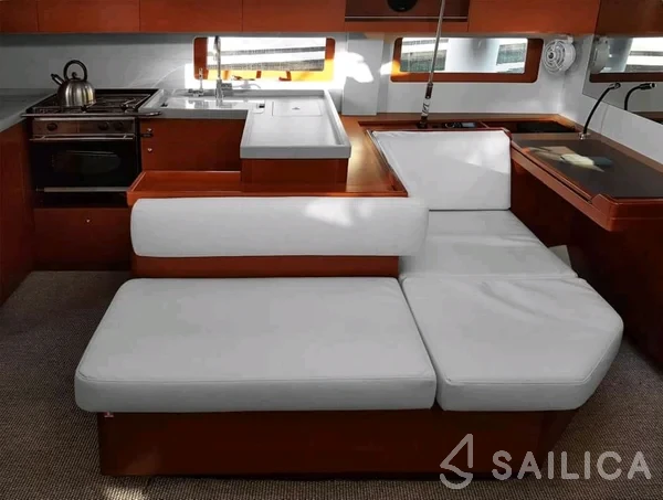 Oceanis 51.1 - Yacht Charter Sailica
