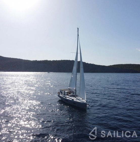 Oceanis 51 - Yacht Charter Sailica