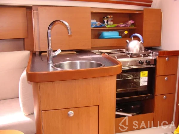 Hanse 325 - Yacht Charter Sailica