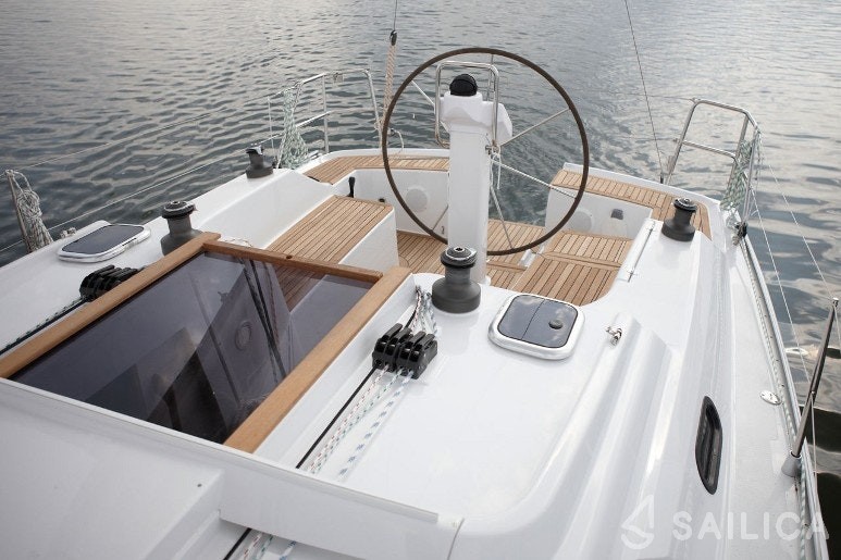 Hanse 325 - Yacht Charter Sailica