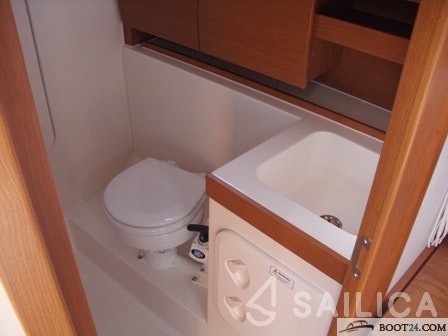 Hanse 325 - Yacht Charter Sailica