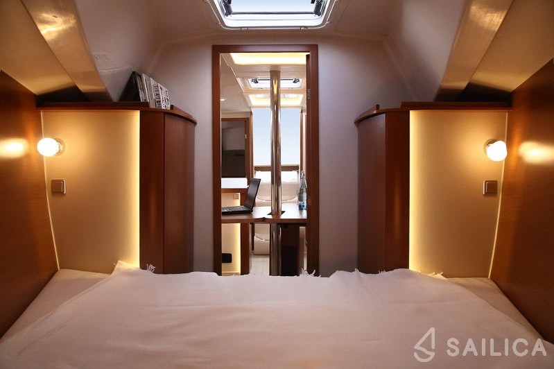 Hanse 325 - Yacht Charter Sailica