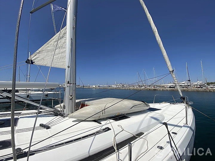 Oceanis 40.1 - Yacht Charter Sailica