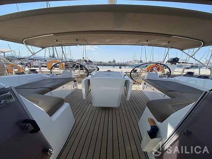 Oceanis 40.1 - Yacht Charter Sailica