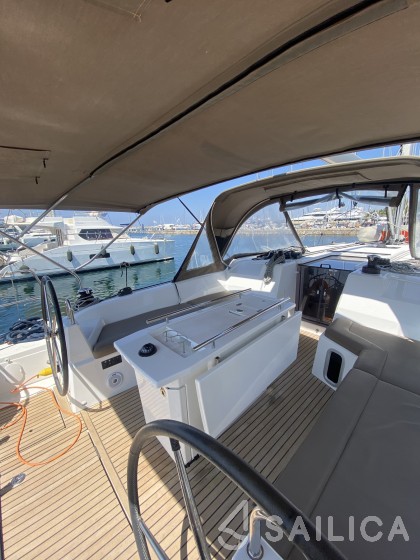 Oceanis 40.1 - Yacht Charter Sailica