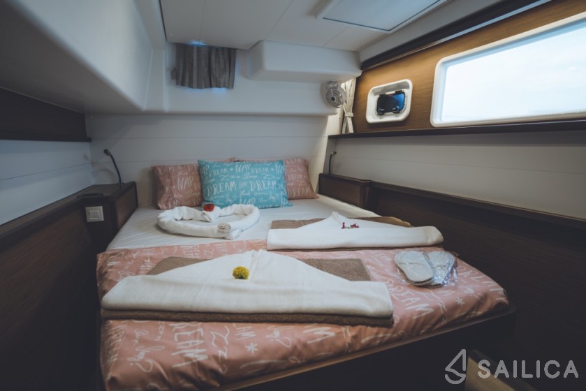 Lagoon 450  Flybridge - Yacht Charter Sailica