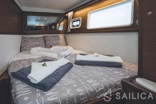 Lagoon 450  Flybridge - Yacht Charter Sailica