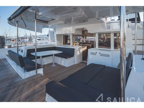 Lagoon 450  Flybridge - Yacht Charter Sailica