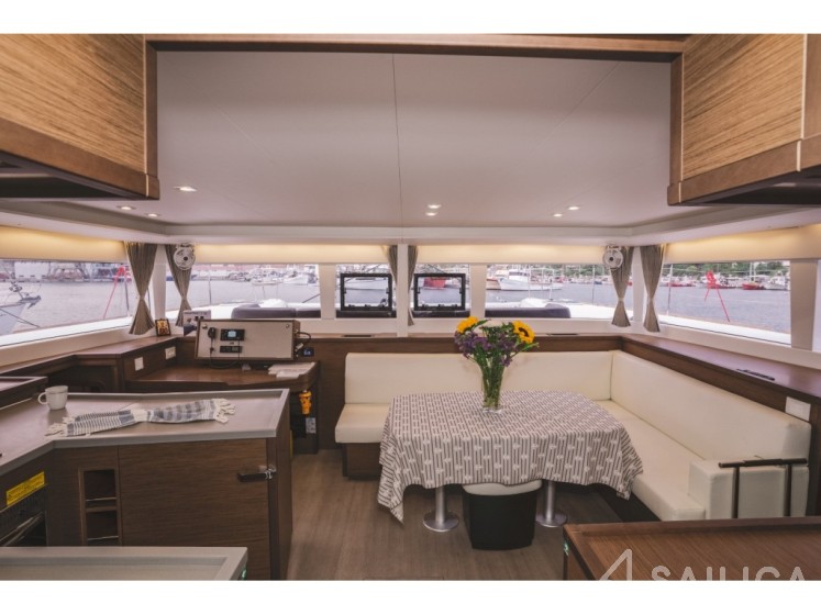 Lagoon 450  Flybridge - Yacht Charter Sailica