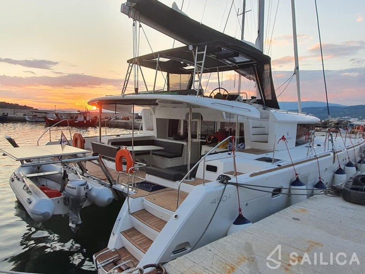 Lagoon 450  Flybridge - Yacht Charter Sailica