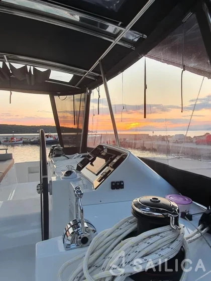 Lagoon 450  Flybridge - Yacht Charter Sailica