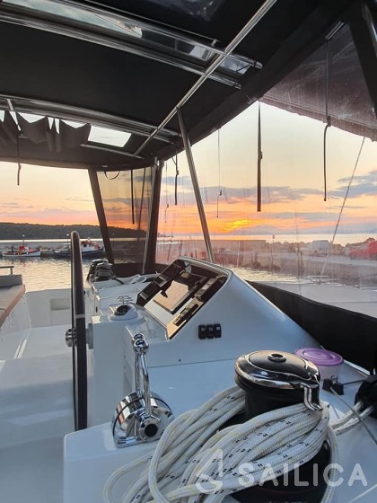 Lagoon 450  Flybridge - Yacht Charter Sailica
