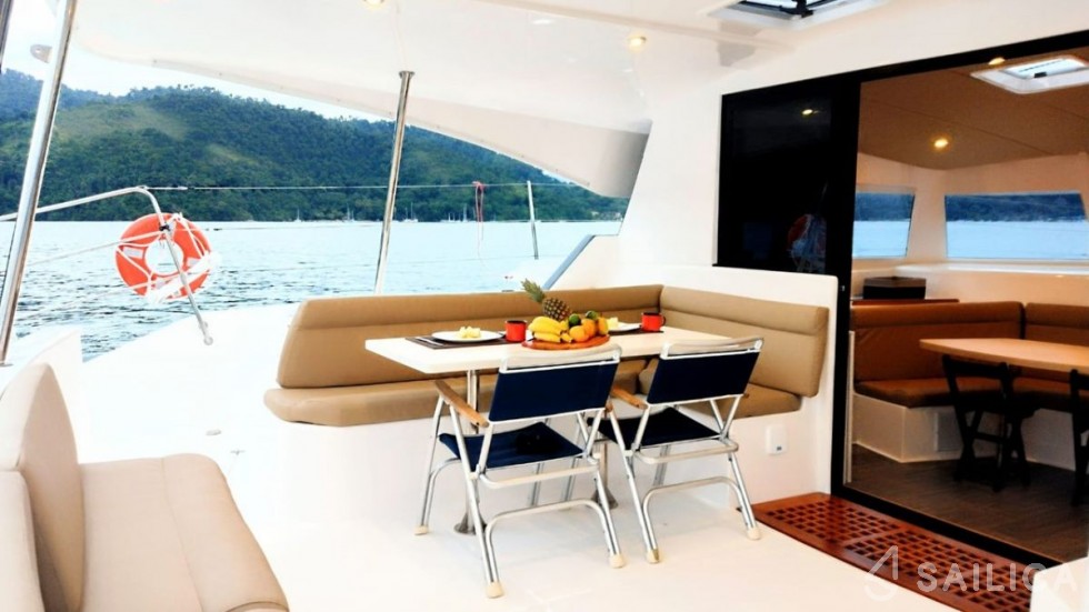 CatFlash 43 - Yacht Charter Sailica