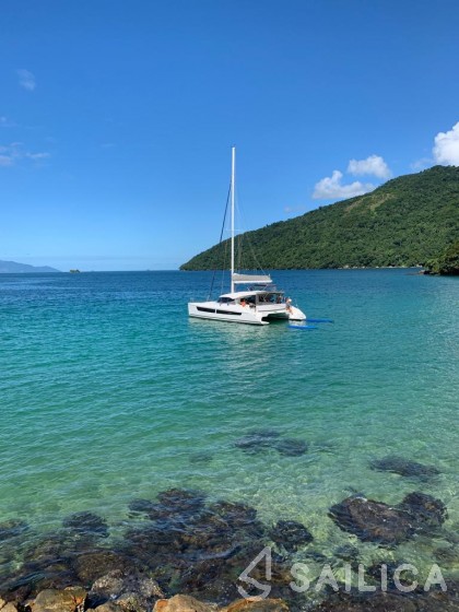 CatFlash 43 - Yacht Charter Sailica
