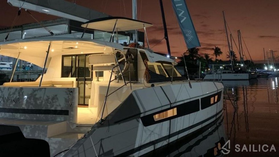 CatFlash 43 - Yacht Charter Sailica